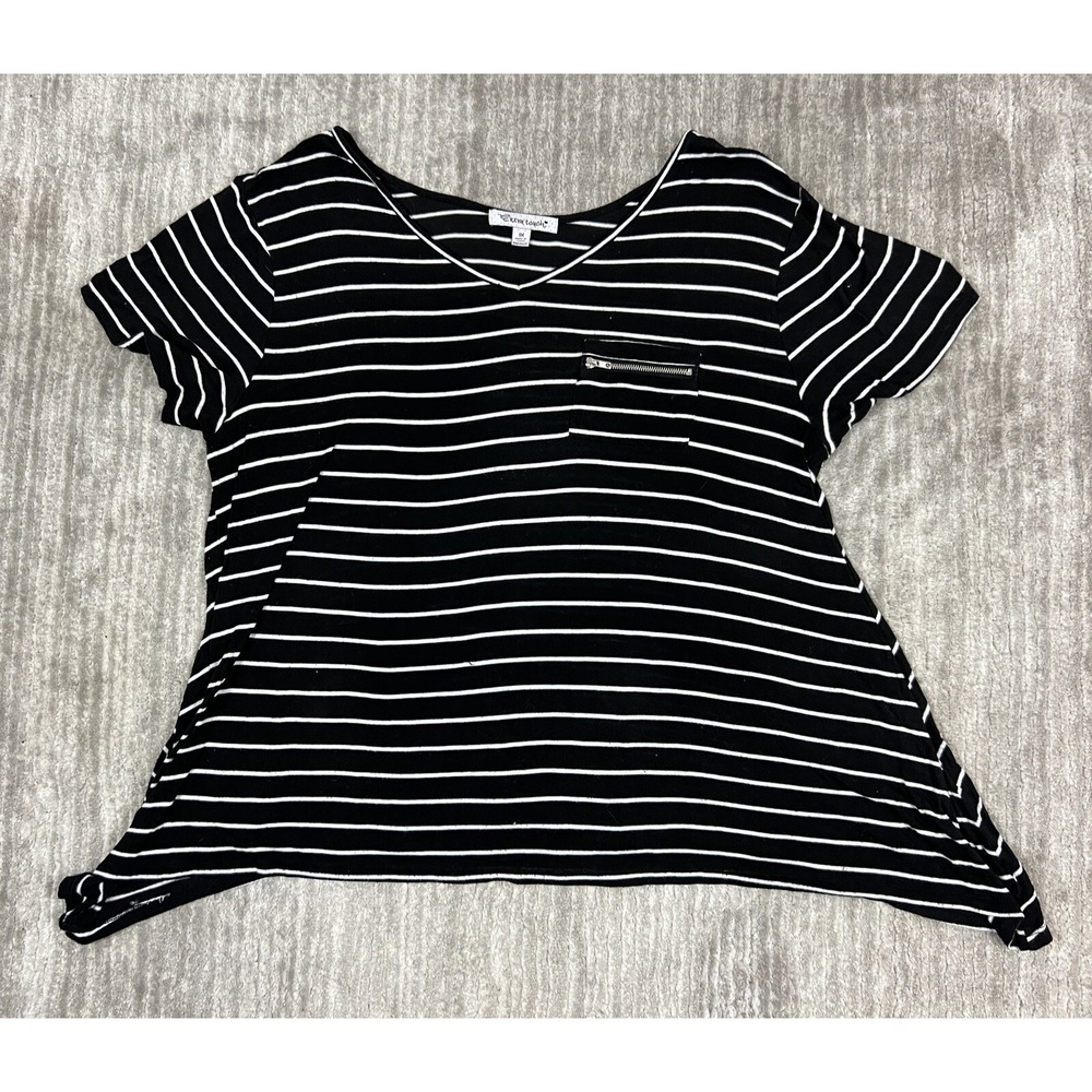 Extra Touch Top Womens 1X Black White Striped V-Neck Zipper Pocket Sharkbite Hem